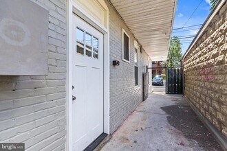 Building Photo - 531 Walton St
