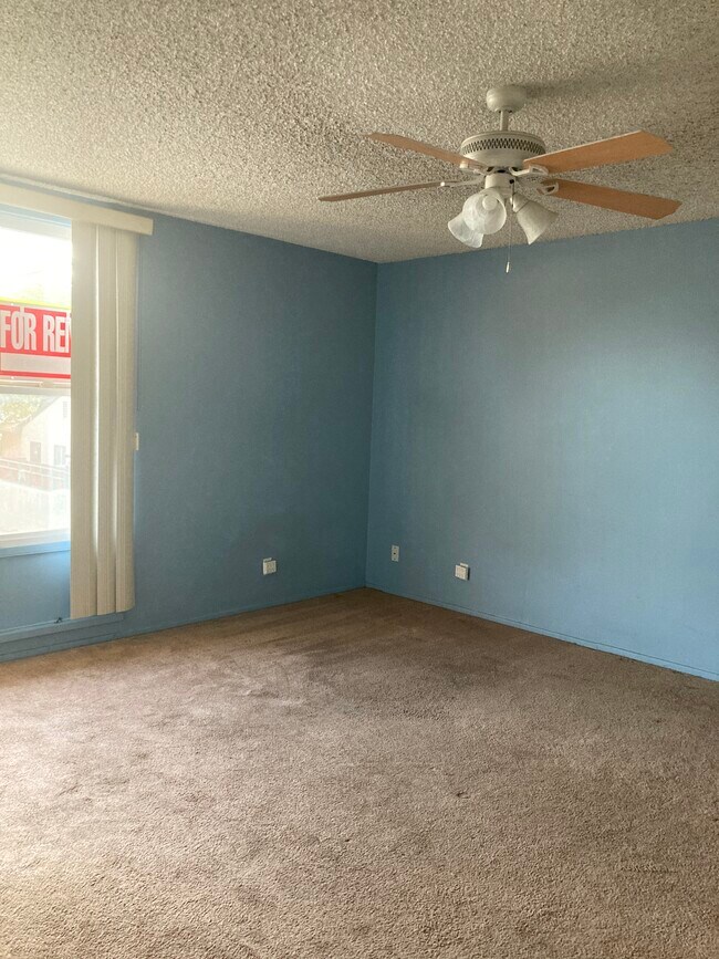 Bed 1 - 259 S Rosemead Blvd
