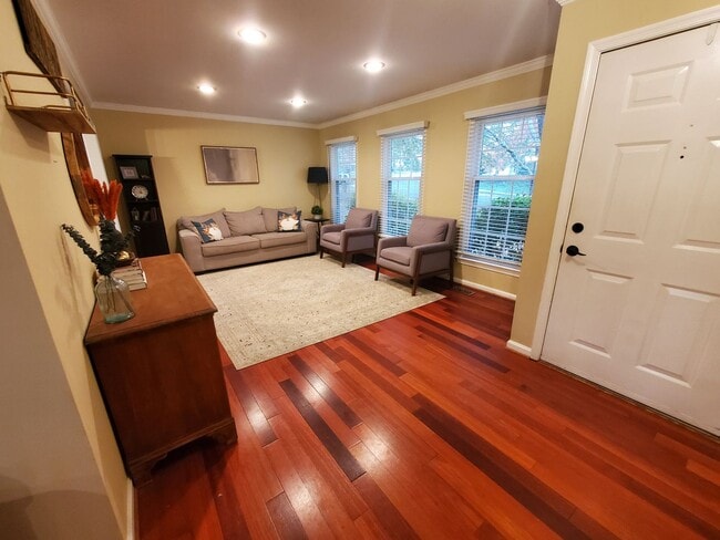 Building Photo - Comfort, Space, and Location: 4BR Alexandria Home Near Huntington Metro