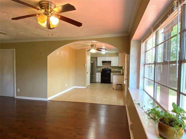 Building Photo - 747 Seamaster Dr