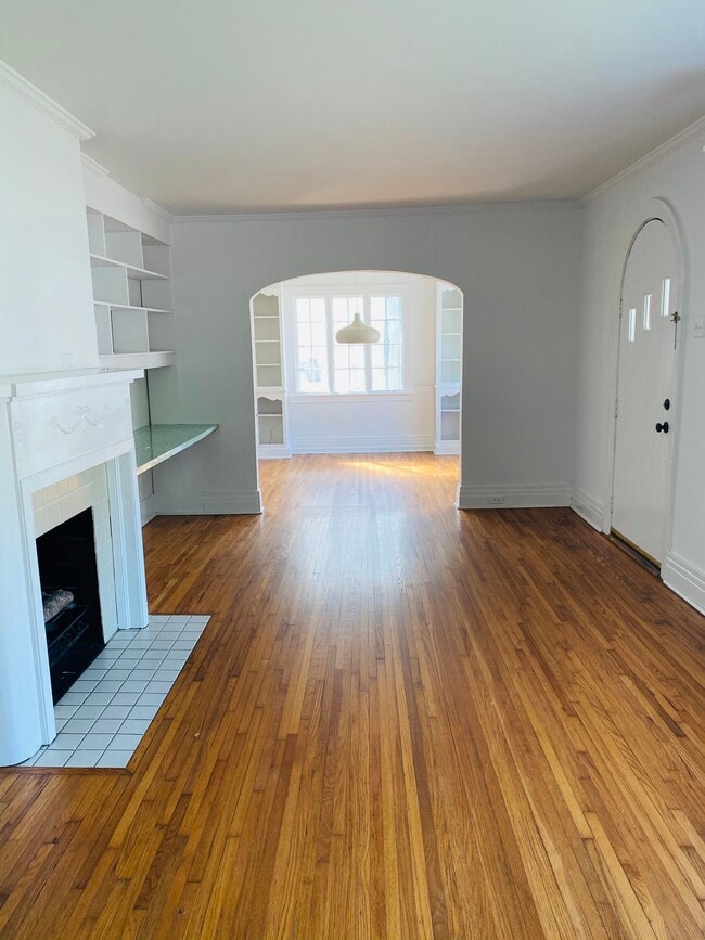 Entrance, Family Room - 6 Academy Ct