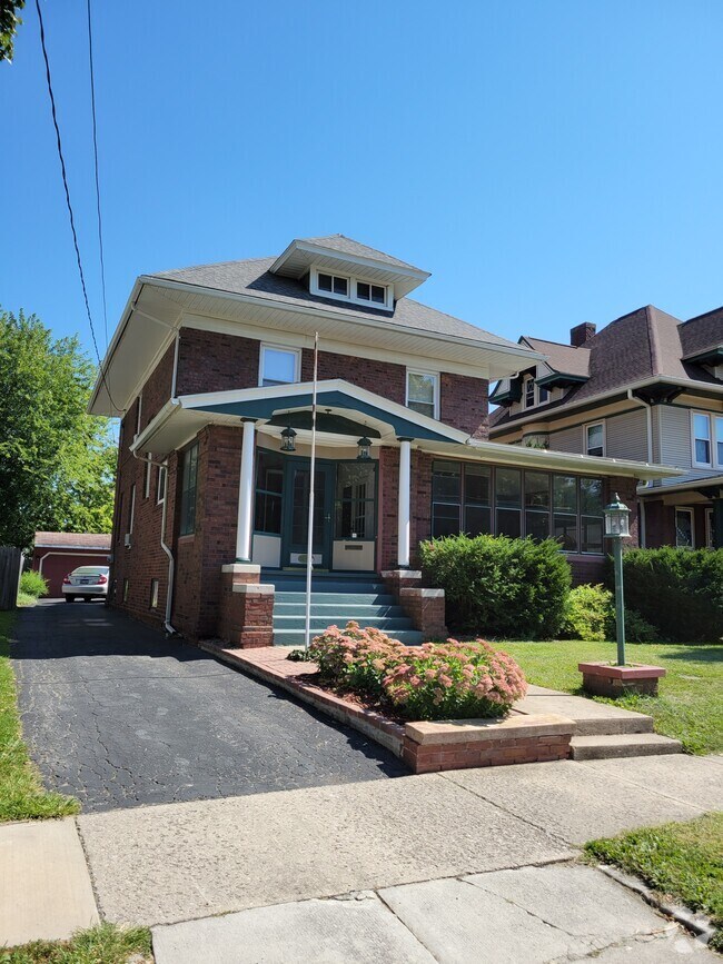 Apartments for Rent in North Henderson IL with Hardwood Floors 3