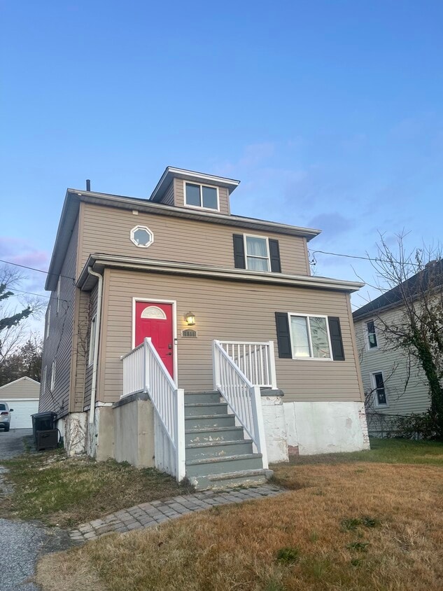 Front of House - 1511 Odell Ave
