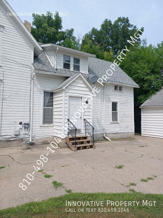 Building Photo - 302 Pine St