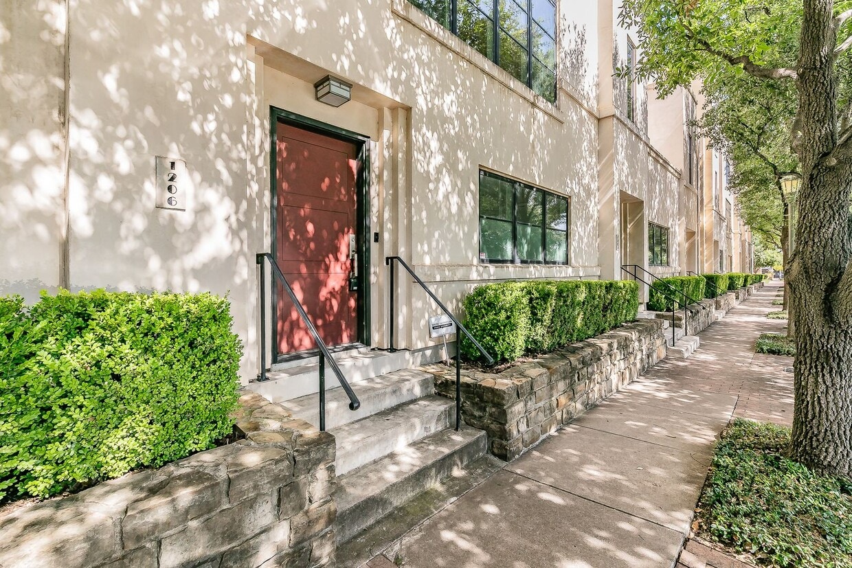 Luxury 3-Bed, 3.5-Bath, 3-Story Townhome w... - Luxury 3-Bed, 3.5-Bath, 3-Story Townhome w...