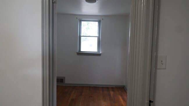 Foto del edificio - 323 Stevens Ave