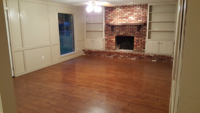 Foto del edificio - 2609 S Chestnut Ave