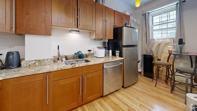 Building Photo - 116 Riverway