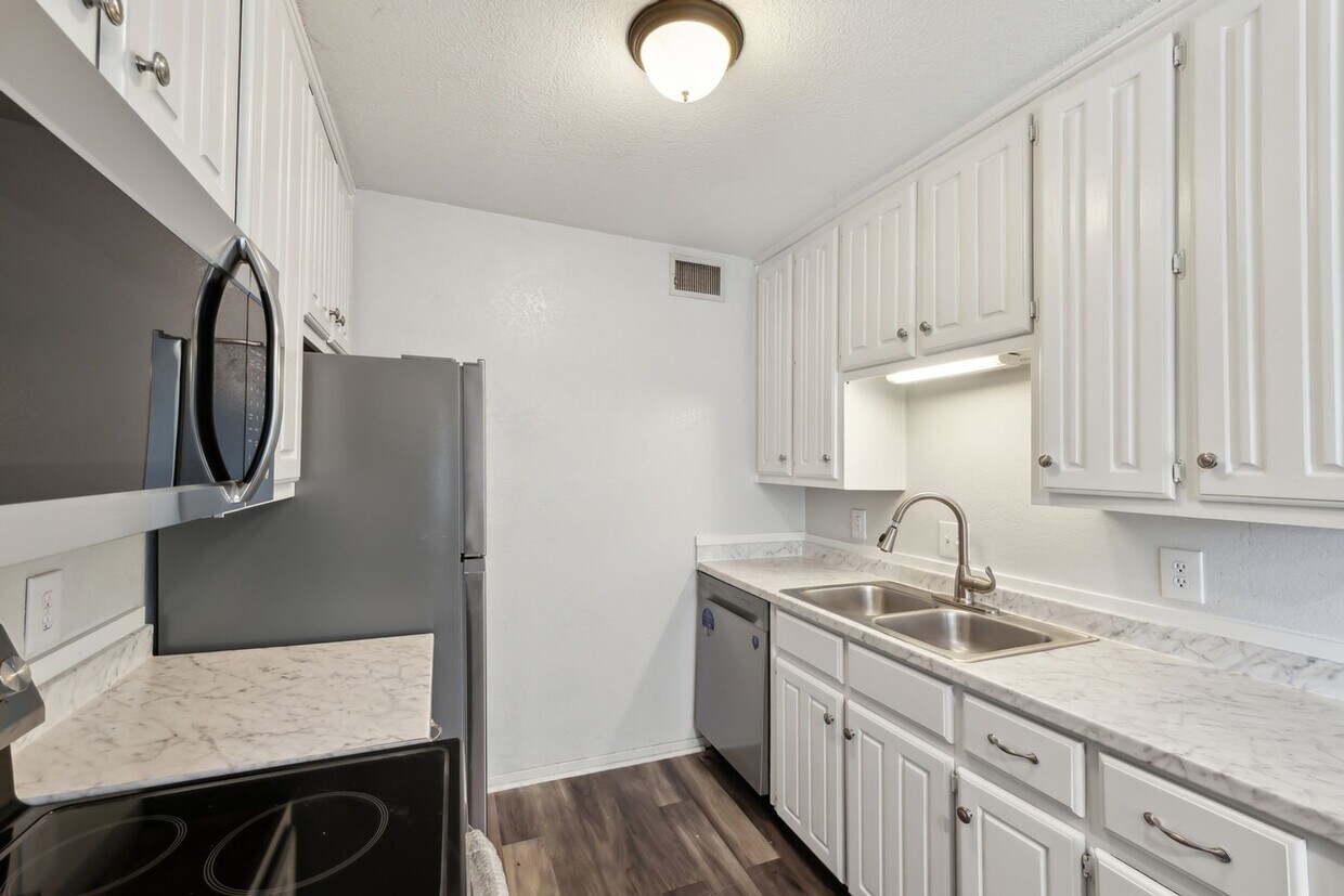 Primary Photo - Charming 2BR Condo in Waco