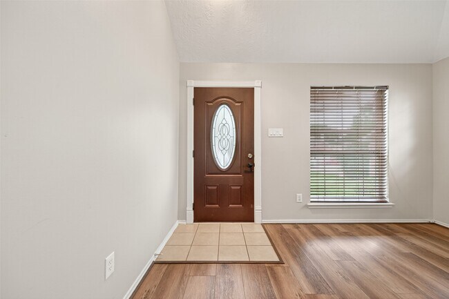 Building Photo - 18499 Sunrise Pines Dr