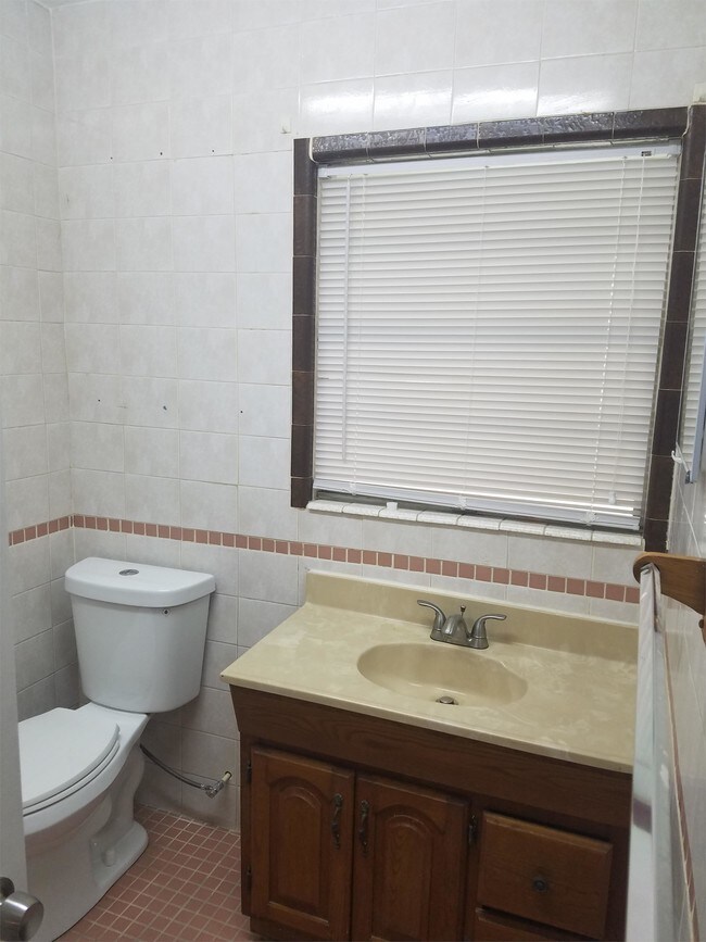 Foto del edificio - 374 Jeru Blvd