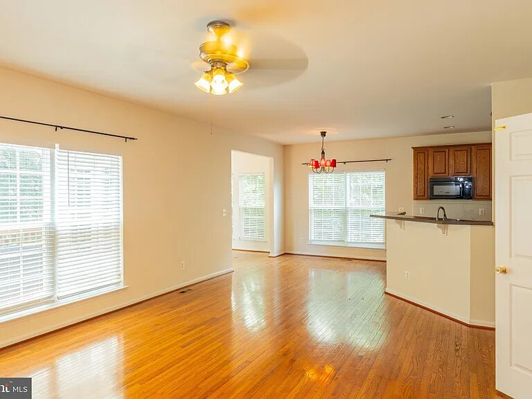 Foto del edificio - 1034 Bakersfield Ln