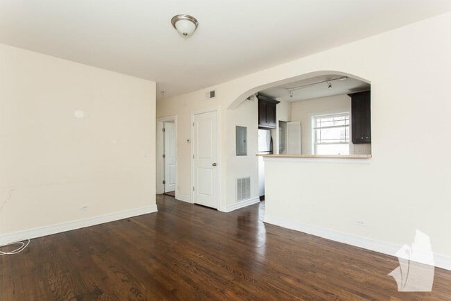 Building Photo - 3808 N Sheffield Ave