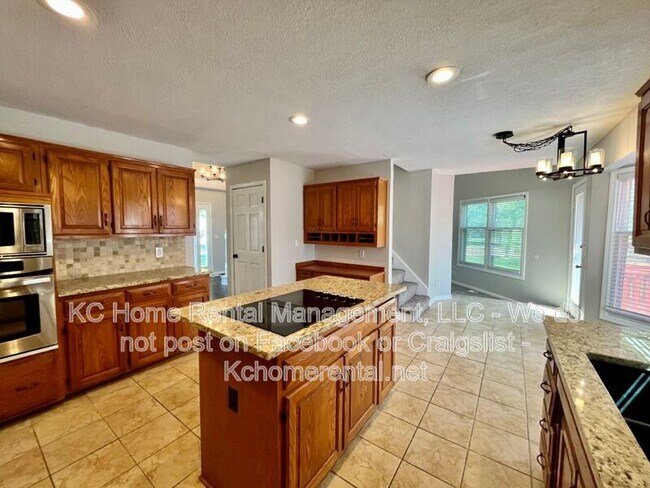 Building Photo - 1109 E Sleepy Hollow Dr