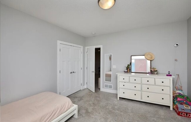 Building Photo - 2700 Yordi Dr