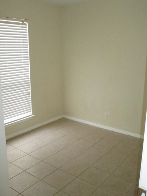 Building Photo - 8208HOOD