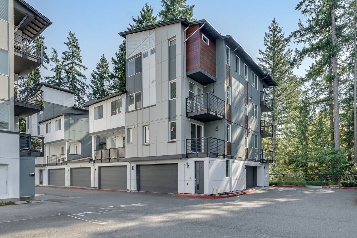 Foto principal - Modern Sammamish Townhome with Style, Spac...