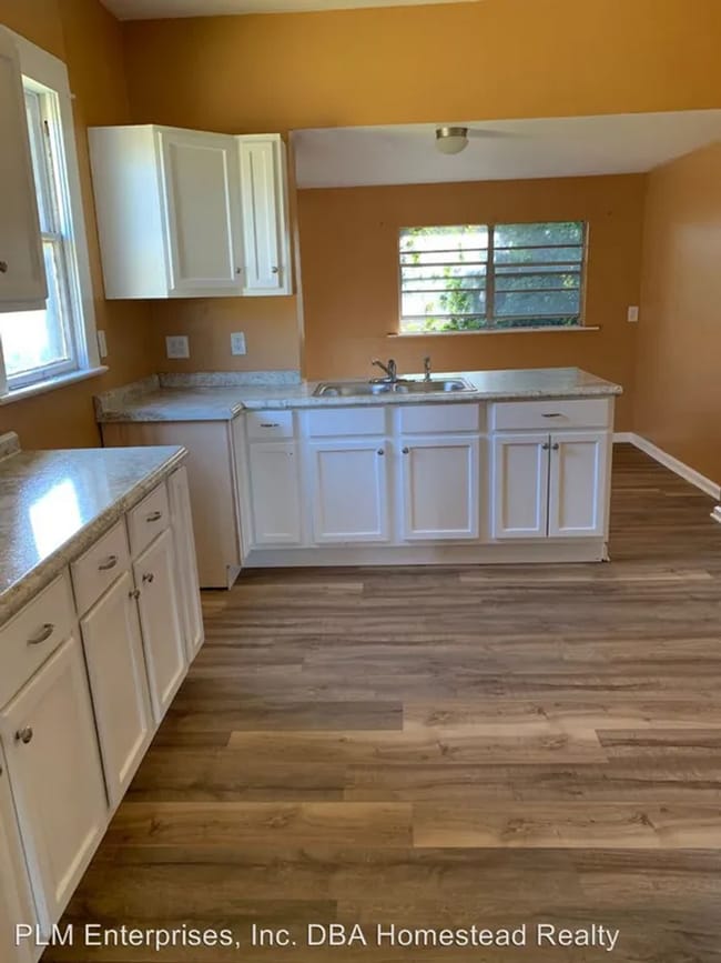 Building Photo - 1025 Lake Charles Ave