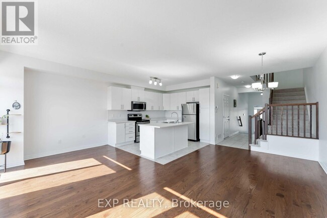 Building Photo - 521 Rioja St
