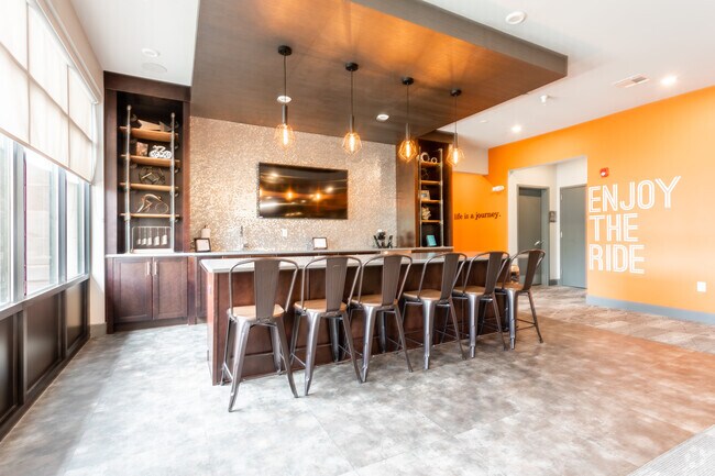 Casa club - The Hub at Metuchen