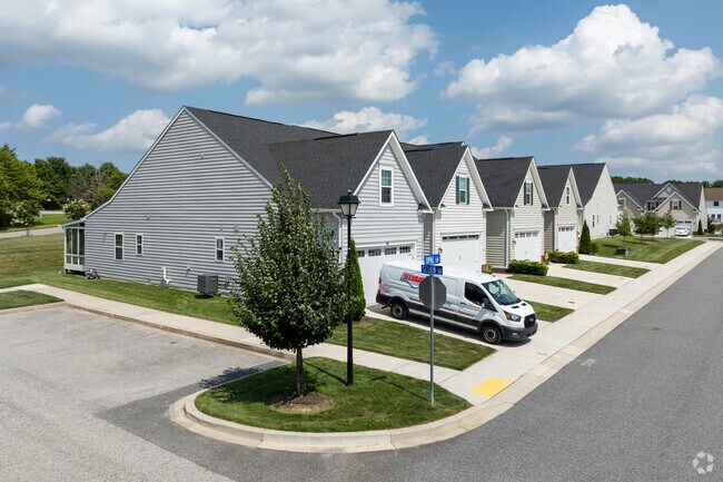 Foto del edificio - Emerald Hills Condominiums