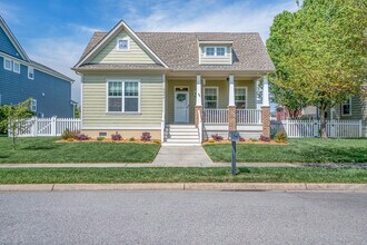 Building Photo - 3224 Patrick Henry Dr