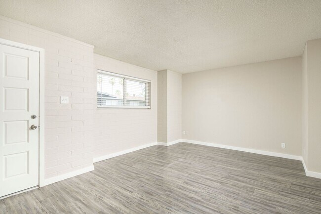 Building Photo - Oasis