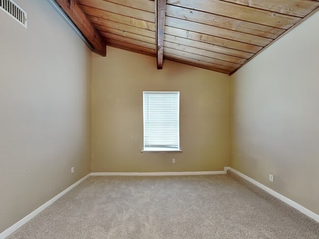 Foto del edificio - 729 Sherbrook Dr