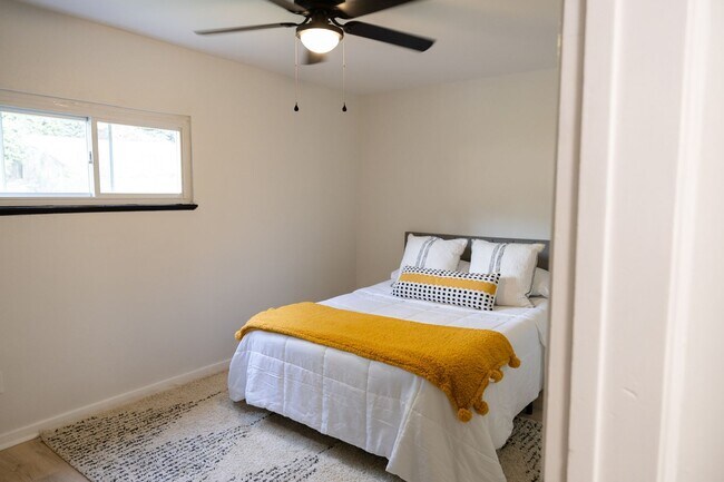 Foto del edificio - 3 bed 1 bath - completely updated in Green...