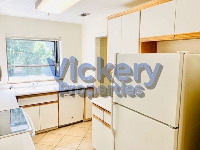 Foto del edificio - 2582 Oak Rd