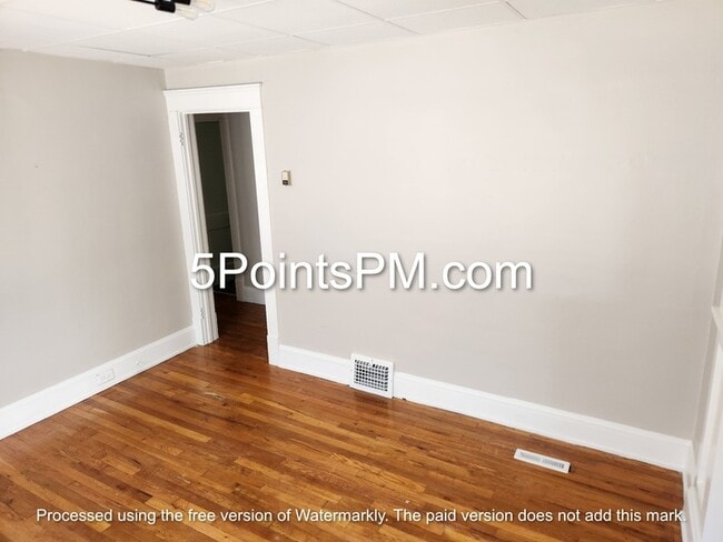 Building Photo - 1853 Colonnade Rd