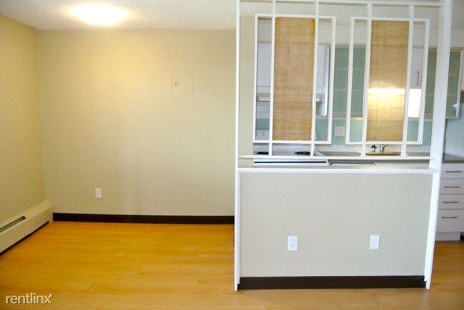 Building Photo - 805 Dahlia St