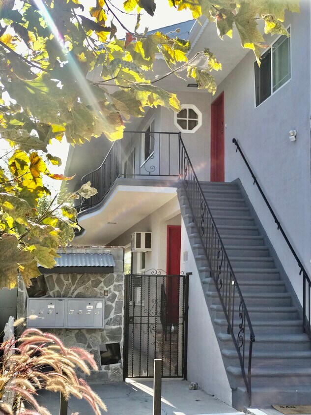 Primary Photo - 1509 S Orange Grove Ave