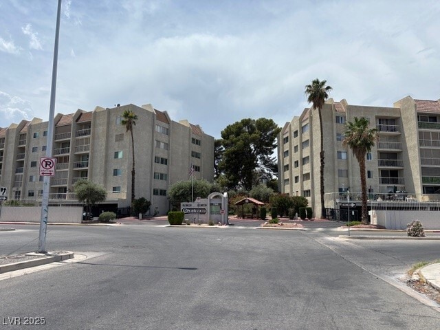Building Photo - 750 S Royal Crest Cir