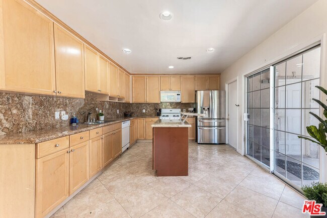 Foto del edificio - 11500 Garrick Ave