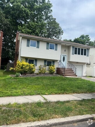 Building Photo - 8 Anchor Ct