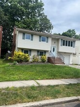 Building Photo - 8 Anchor Ct