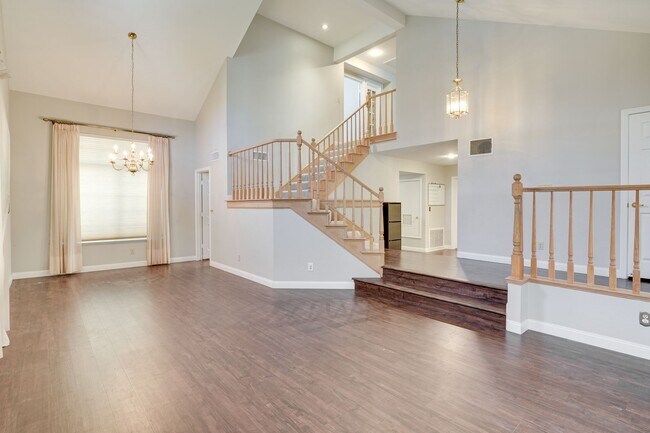 Foto del edificio - Luxury Meets Comfort in This Beautiful 4-Bedroom Retreat