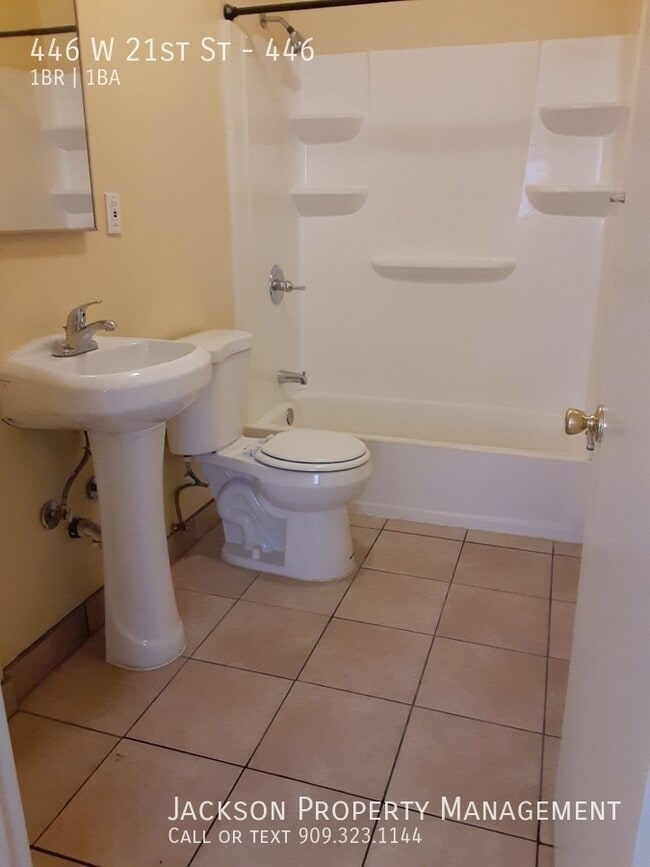 Foto del edificio - 446 W 21st St