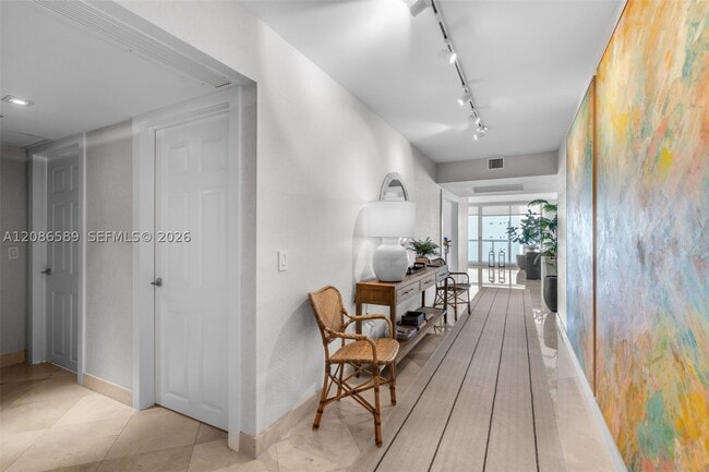 Building Photo - 16400 Collins Ave