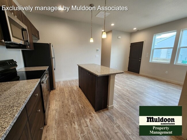 Foto del edificio - Brand new duplex unit available now!