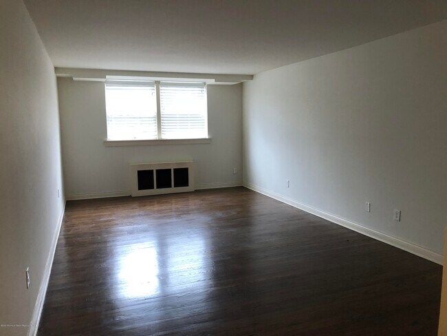 Building Photo - 320 8th Ave