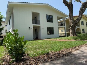 Building Photo - 533 Menendez Ave