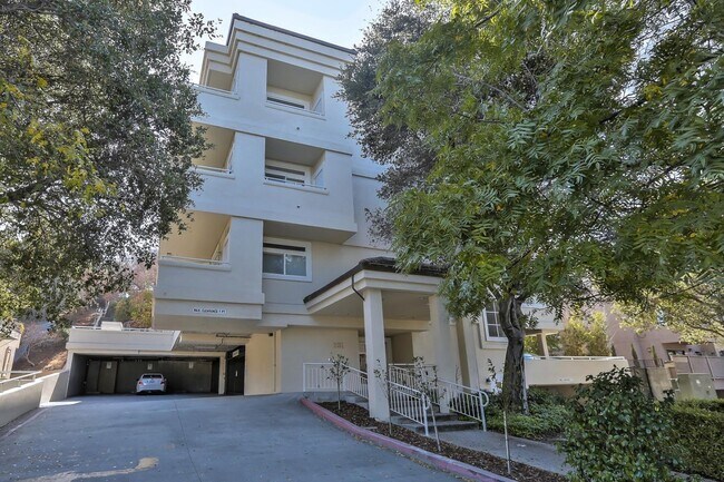 Building Photo - 231 N El Camino Real