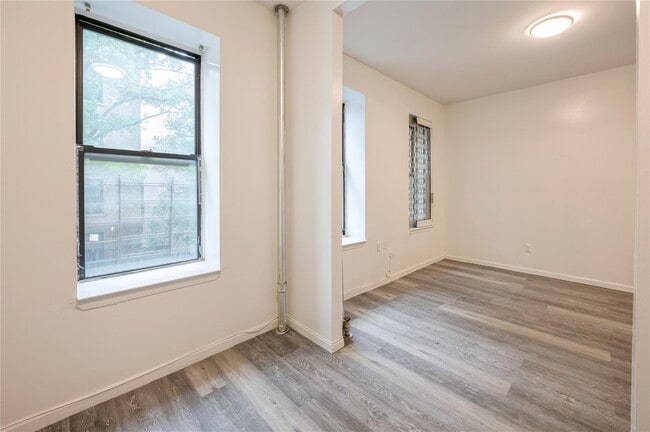 Building Photo - 424 W 146th St