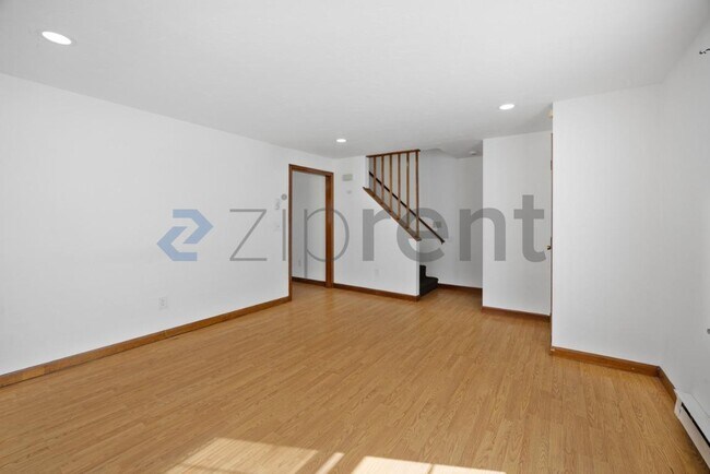 Foto del edificio - 3 Watson Ave