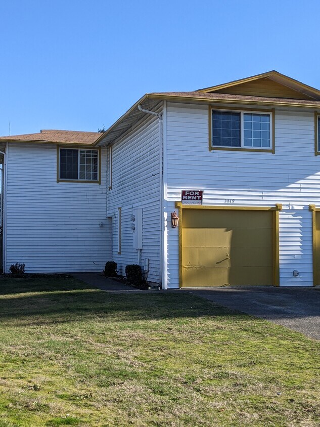 1019 13th Street Ct NW, Puyallup, WA 98371 Townhome Rentals in