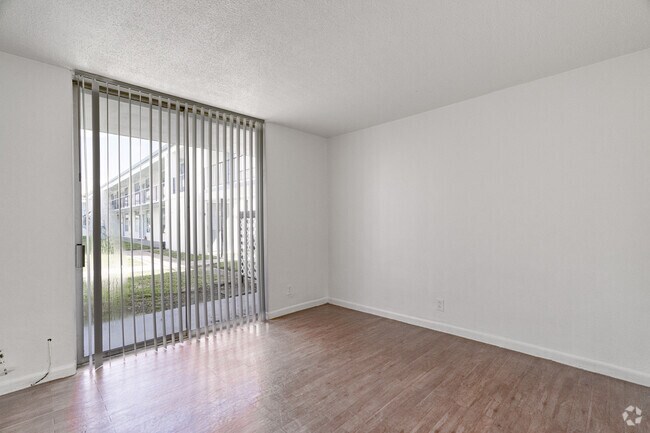 1BR, 1BA - 625SF - The Oasis by RAM Apartments