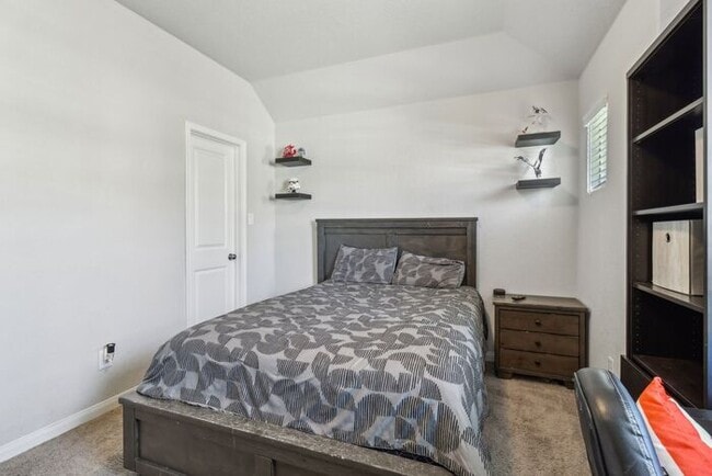 Foto del edificio - Spacious 1.5 Story Home with a Versatile F...