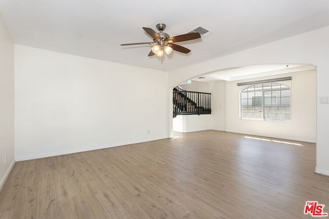 Photo - 2914 Castle Heights Avenue Unit House